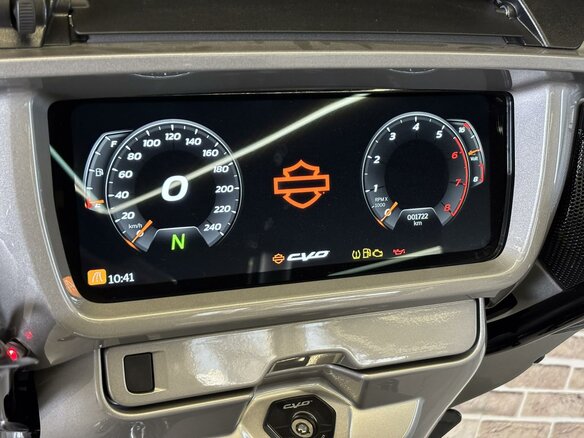 2023 Harley-Davidson CVO Street Glide, серебристый, 3850000 рублей - вид 6