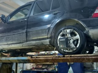 1999 Mercedes-Benz M-Класс 430 I (W163), чёрный, 640000 рублей, вид 5