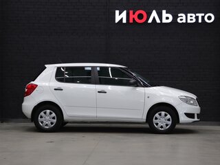2013 Skoda Fabia II Рестайлинг, белый, 600000 рублей, вид 4