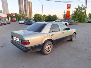 1986 Mercedes-Benz W124 300, серебристый, 255000 рублей, вид 2