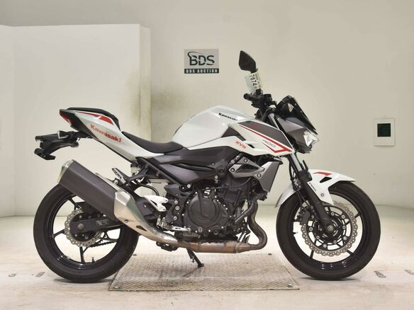 2021 Kawasaki Z 400, белый, 599000 рублей - вид 1