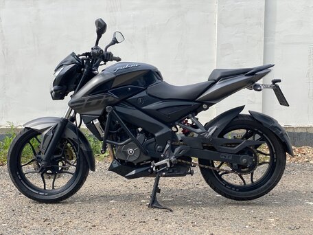 2020 Bajaj Pulsar NS 200, чёрный, 150000 рублей, вид 1