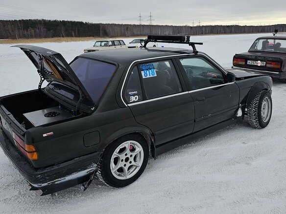 1986 BMW 3 серии 318i II (E30), чёрный - вид 4