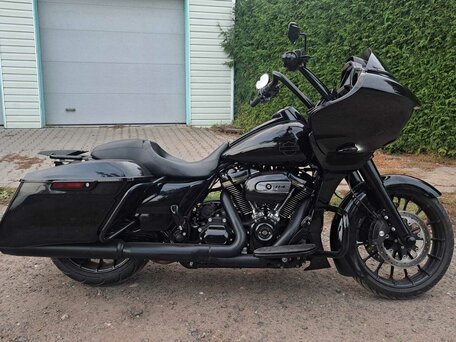 2018 Harley-Davidson Road Glide, чёрный, 1605846 рублей, вид 3