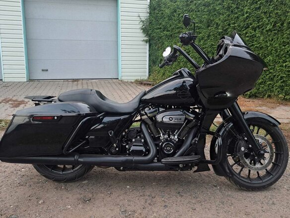 2018 Harley-Davidson Road Glide, чёрный, 1605846 рублей - вид 2