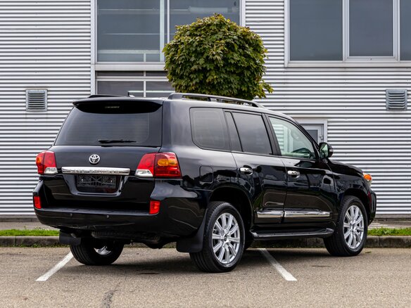 2013 Toyota Land Cruiser 200 Series Рестайлинг 1, чёрный, 2895000 рублей - вид 5
