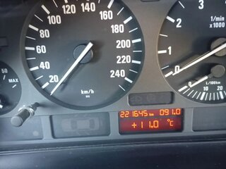 2003 BMW 5 серии 520i IV (E39) Рестайлинг, серебристый, 1450000 рублей, вид 3