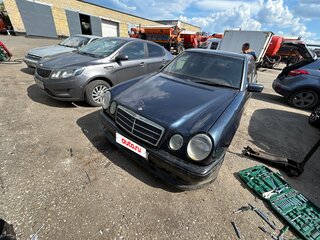 1996 Mercedes-Benz E-Класс 200 II (W210, S210), синий, 230000 рублей, вид 1