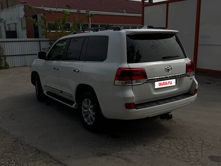 2015 Toyota Land Cruiser 200 Series Рестайлинг 2, белый, 5999000 рублей, вид 4