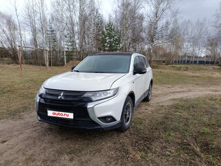 2016 Mitsubishi Outlander III Рестайлинг 2, белый, 1350000 рублей, вид 2
