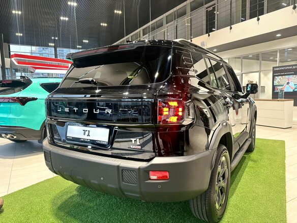 2026 Jetour T1, чёрный, 4199900 рублей - вид 4
