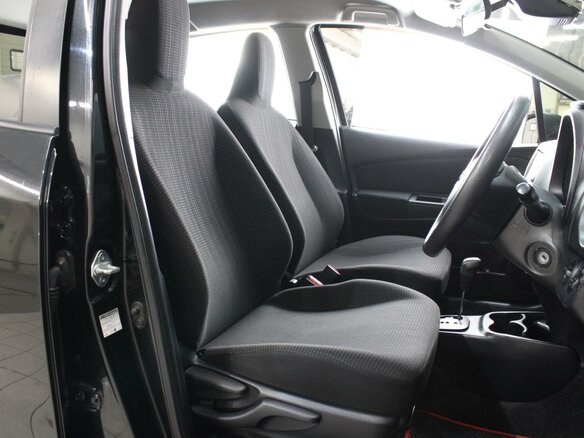 2017 Toyota Vitz III (XP130) Рестайлинг 2, чёрный, 950000 рублей - вид 7