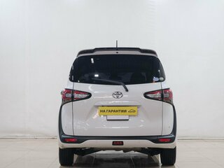 2020 Toyota Sienta II Рестайлинг, белый, 1799000 рублей, вид 5