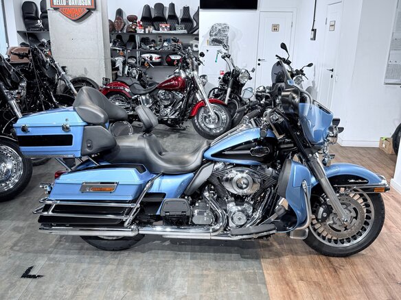 2011 Harley-Davidson Electra Glide, голубой, 1299000 рублей - вид 1