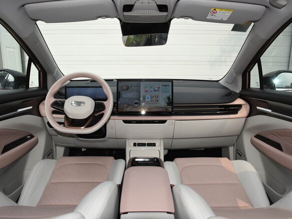 2026 Geely Geometry M6 53 kWh, серый - вид 8