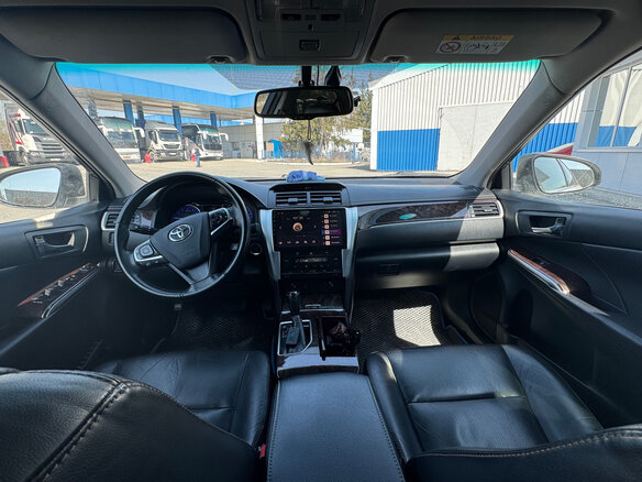 2017 Toyota Camry VII (XV50) Рестайлинг 2, белый, 2270000 рублей - вид 9