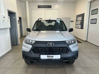 2025 Lada (ВАЗ) Niva Travel I, серебристый, 1599000 рублей, вид 2