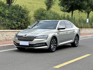 2023 Skoda Superb III Рестайлинг, бежевый, 2070700 рублей, вид 1