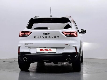 2022 Chevrolet TrailBlazer III, белый, 2390000 рублей, вид 4