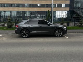 2020 Audi Q8 45 TDI I (4M), серый, 6650000 рублей, вид 4