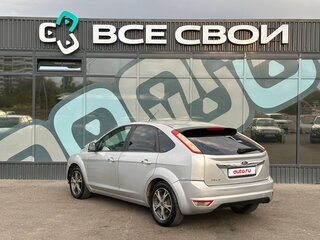 2008 Ford Focus II Рестайлинг, серебристый, 470000 рублей, вид 3