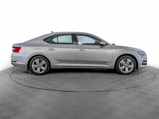 2021 Skoda Superb III Рестайлинг, серебристый, 2250000 рублей, вид 4