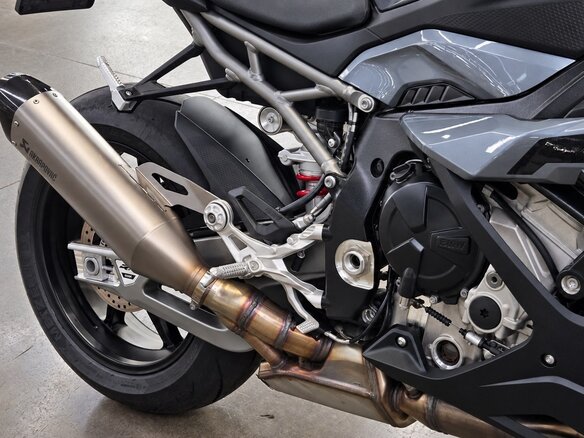 2025 BMW S 1000 RR, серый, 2199999 рублей - вид 9