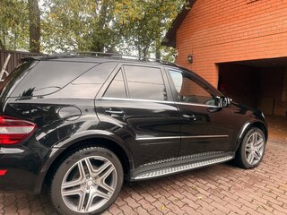 2008 Mercedes-Benz M-Класс 550 II (W164) Рестайлинг, чёрный, 2100000 рублей, вид 4