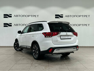 2022 Mitsubishi Outlander III Рестайлинг 3, белый, 2369000 рублей, вид 3