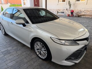2019 Toyota Camry VIII (XV70), белый, 3350000 рублей, вид 1