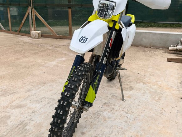 2024 Husqvarna FE 501, белый, 1100000 рублей - вид 1