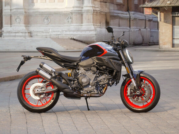2026 Ducati Monster, серый, 1835000 рублей