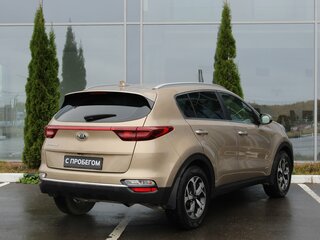 2018 Kia Sportage IV Рестайлинг, золотистый, 1930000 рублей, вид 4