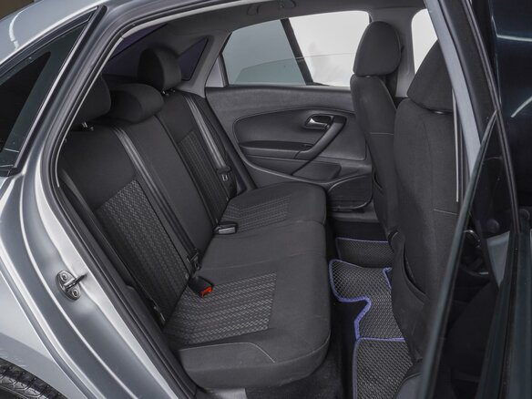 2017 Volkswagen Polo V Рестайлинг, серебристый, 810000 рублей - вид 6