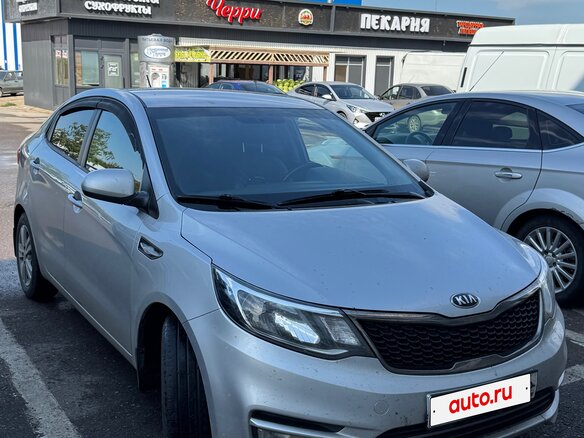 2016 Kia Rio III Рестайлинг, серебристый, 900000 рублей