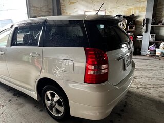 2004 Toyota Wish I, белый, 697000 рублей, вид 5