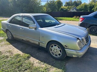 1998 Mercedes-Benz E-Класс 220 II (W210, S210), серебристый, 231000 рублей, вид 1