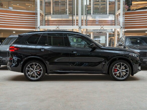 2026 BMW X5 M60i IV (G05/G18) Рестайлинг, чёрный, 18490000 рублей - вид 6