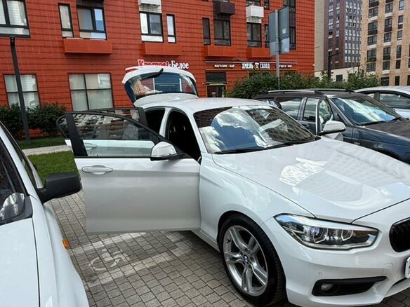 2017 BMW 1 серии 118i II (F20/F21) Рестайлинг, белый, 1465000 рублей - вид 2