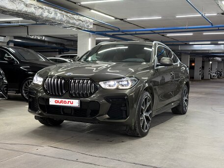 2022 BMW X6 40i III (G06), серый, 8200000 рублей, вид 2