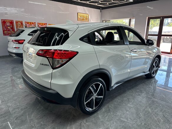 2022 Honda Vezel I Рестайлинг, белый, 1495007 рублей - вид 2