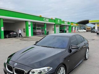 2010 BMW 5 серии 550i VI (F10/F11/F07), чёрный, 1790000 рублей, вид 3