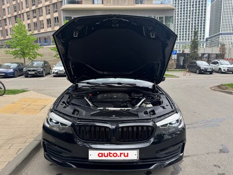 2019 BMW 5 серии 520d xDrive VII (G30/G31/G38), чёрный, 3850000 рублей, вид 3