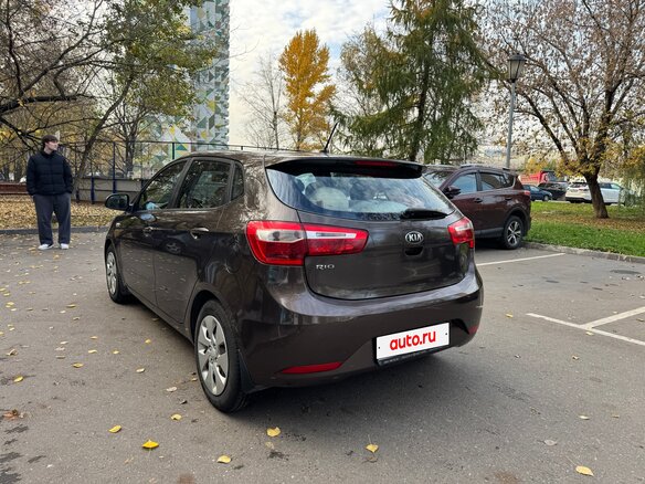 2014 Kia Rio 6-speed III, коричневый, 850000 рублей - вид 3