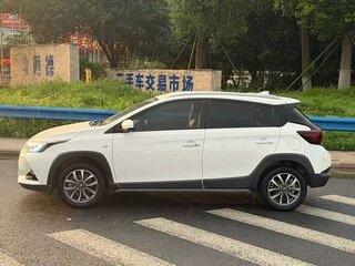 2023 Toyota Yaris L X XP150 Рестайлинг, белый, 1020333 рублей, вид 4