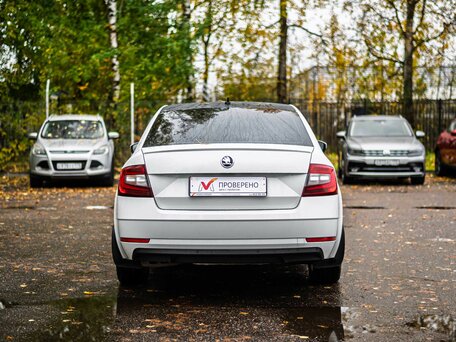 2017 Skoda Octavia III (A7) Рестайлинг, белый, 1930000 рублей, вид 4