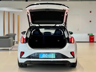 2025 Zeekr 001 103 kWh I Рестайлинг 2, белый, 7150000 рублей, вид 4