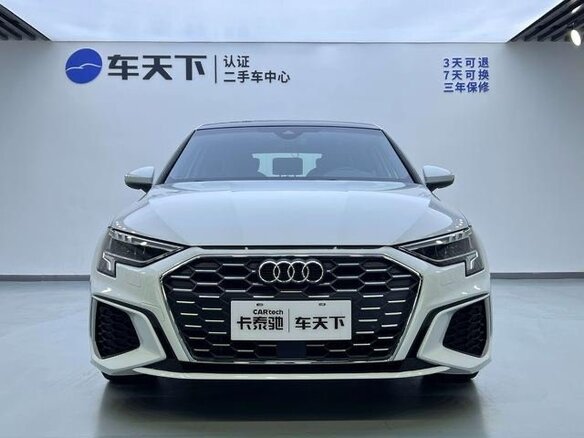 2022 Audi A3 Sportback 35 TFSI IV (8Y), белый, 1850000 рублей