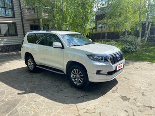 2018 Toyota Land Cruiser Prado 150 Series Рестайлинг 2, белый, 5900000 рублей, вид 3