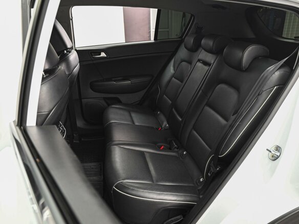 2018 Kia Sportage IV Рестайлинг, белый, 2439000 рублей - вид 8